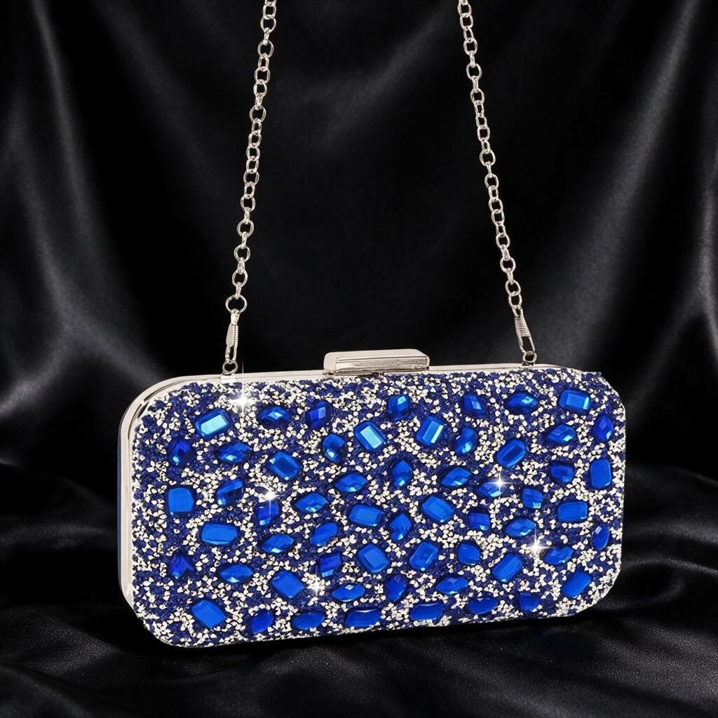 Sac à main argenté avec diamant bleu