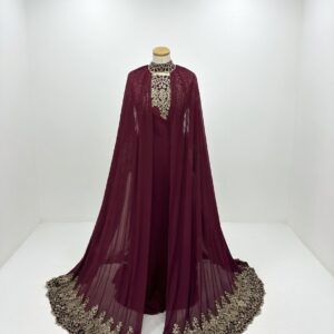 takchita cape bordeaux henné – robe de fiançailles brodée dorée